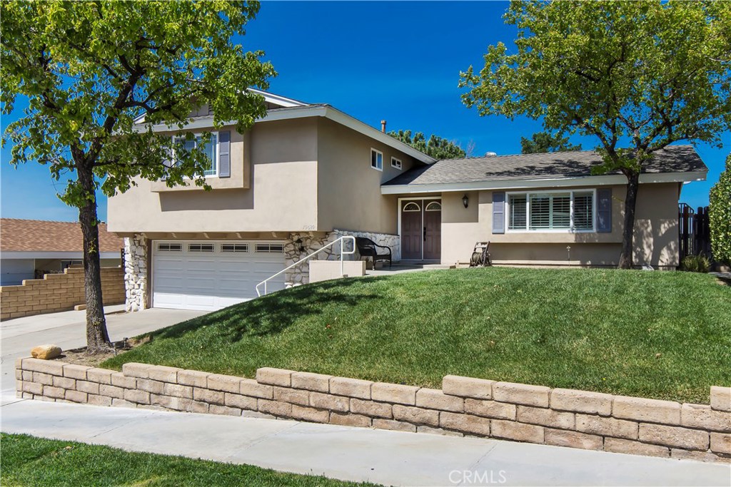 Photo of 19639 Goldstream Way, Newhall, CA 91321