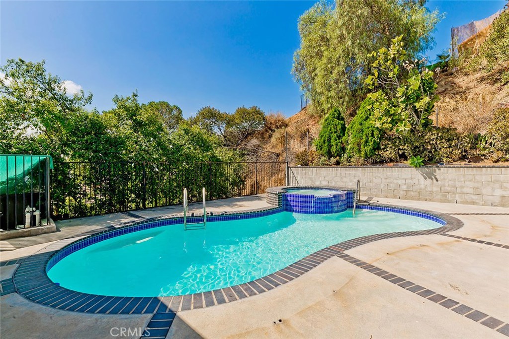 Photo for 648 ROBIN GLEN Drive, Glendale, CA 91202 - Listing #SR-19227329 648 ROBIN GLEN Drive, Glendale, CA 91202