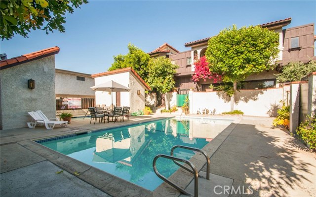 2 Bed Home for Sale in Encino, California