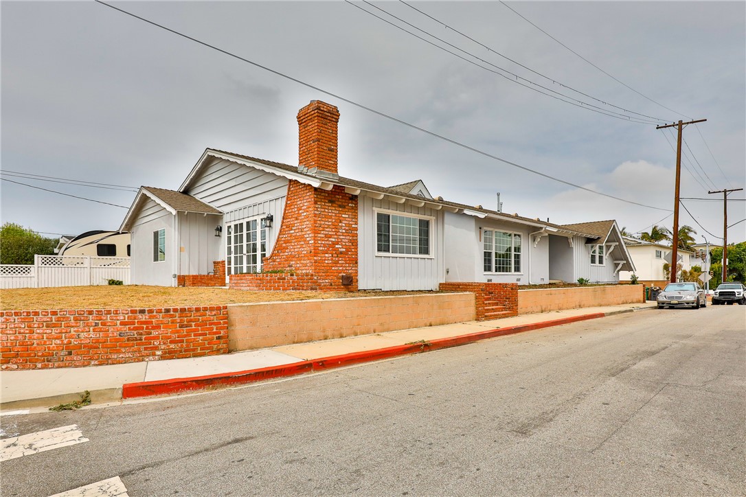 1257 11th Street, Manhattan Beach, California 90266, 4 Bedrooms Bedrooms, ,3 BathroomsBathrooms,Residential,Sold,11th,SR21075874