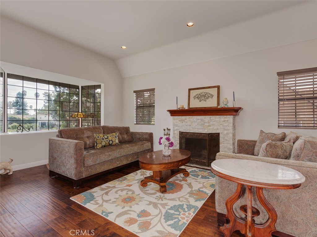 Photo for 1341 RAYMOND Avenue, Glendale, CA 91201 - Listing #SR-19221422 1341 RAYMOND Avenue, Glendale, CA 91201