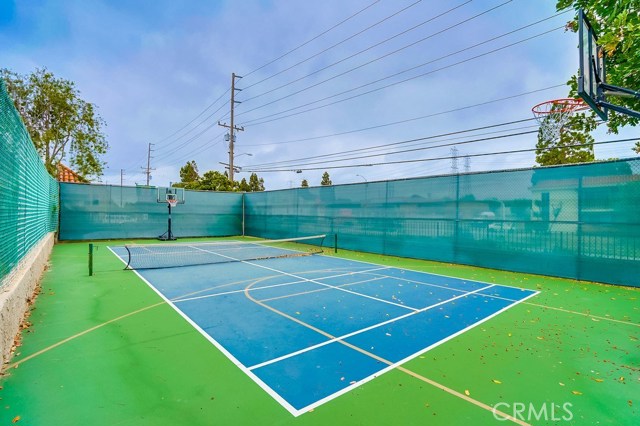 511 Meyer Lane, Redondo Beach, California 90278, 2 Bedrooms Bedrooms, ,1 BathroomBathrooms,Residential,Sold,Meyer,SR19152938