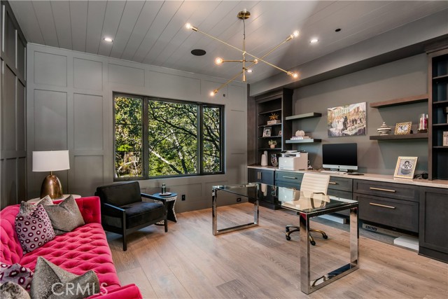 5 Bed Home for Sale in Encino, California