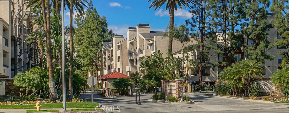 Photo for 5525 Canoga Avenue, 219, Woodland Hills, CA 91367 - Listing #SR-19278251 5525 Canoga Avenue, 219, Woodland Hills, CA 91367