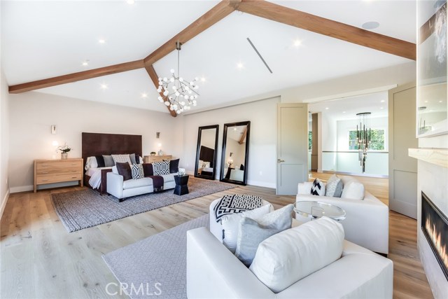 5 Bed Home for Sale in Encino, California