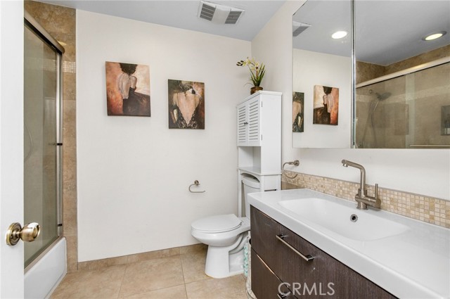 2 Bed Home for Sale in Van Nuys, California