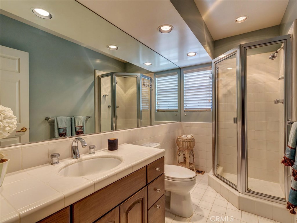 Photo for 1341 RAYMOND Avenue, Glendale, CA 91201 - Listing #SR-19221422 1341 RAYMOND Avenue, Glendale, CA 91201