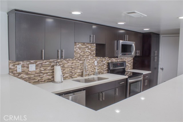 7250 Franklin Avenue #401