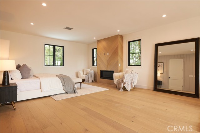 5 Bed Home for Sale in Encino, California