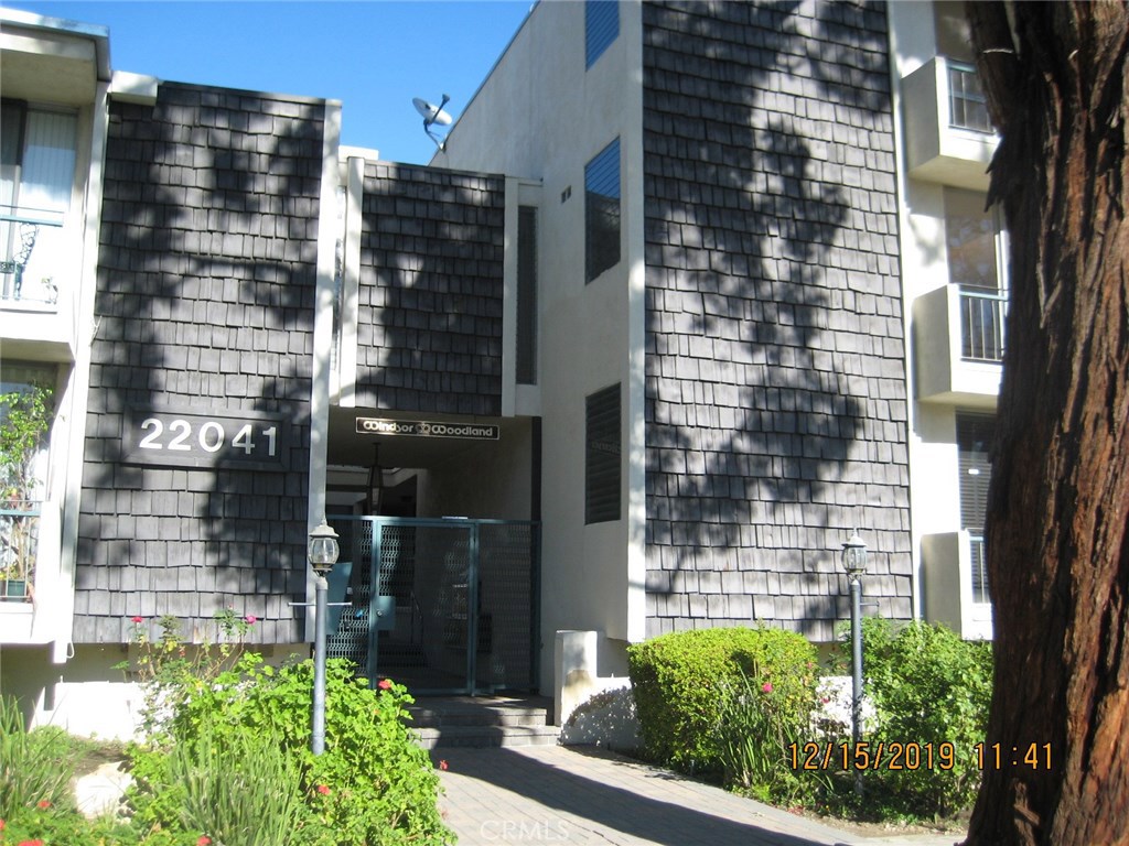 Photo for 22041 Costanso Street, 201, Woodland Hills, CA 91364 - Listing #SR-19275876 22041 Costanso Street, 201, Woodland Hills, CA 91364