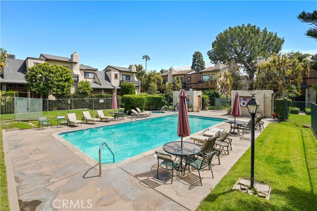 2 Bed Home for Sale in Van Nuys, California