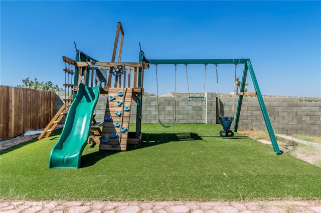 5 Bed Home for Sale in Palmdale, California