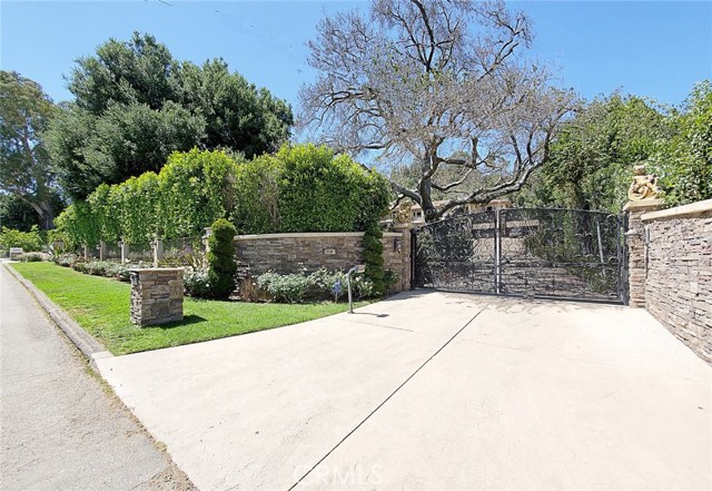 Photo of 11947 Iredell Street, Los Angeles, CA 91604