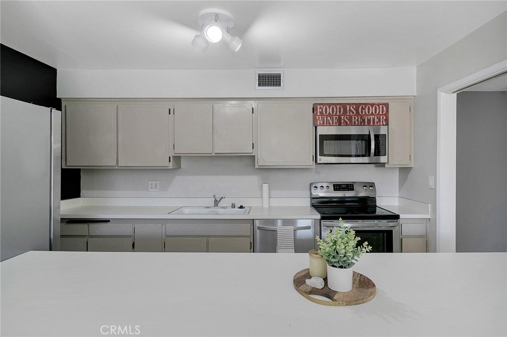 Photo for 333 N LOUISE Street, 19, Glendale, CA 91206 - Listing #SR-19255879 333 N LOUISE Street, 19, Glendale, CA 91206