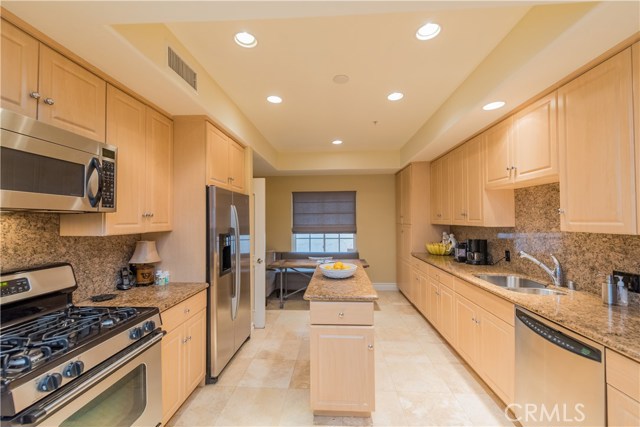 851 N San Vicente Boulevard 125