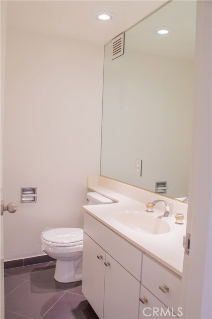 7250 Franklin Avenue #401