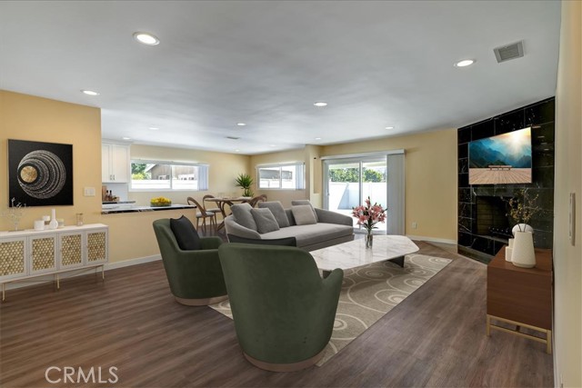 Detail Gallery Image 1 of 1 For 7062 Sunnyslope Ave, Valley Glen,  CA 91405 - 4 Beds | 2 Baths