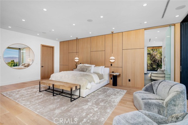 6 Bed Home for Sale in Encino, California