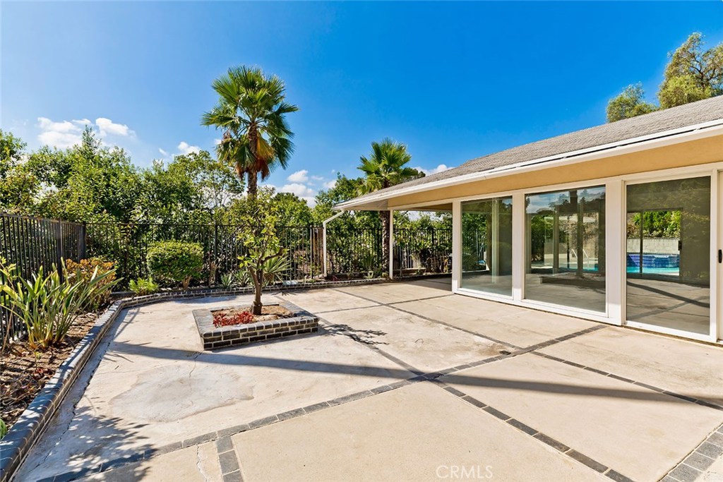 Photo for 648 ROBIN GLEN Drive, Glendale, CA 91202 - Listing #SR-19227329 648 ROBIN GLEN Drive, Glendale, CA 91202