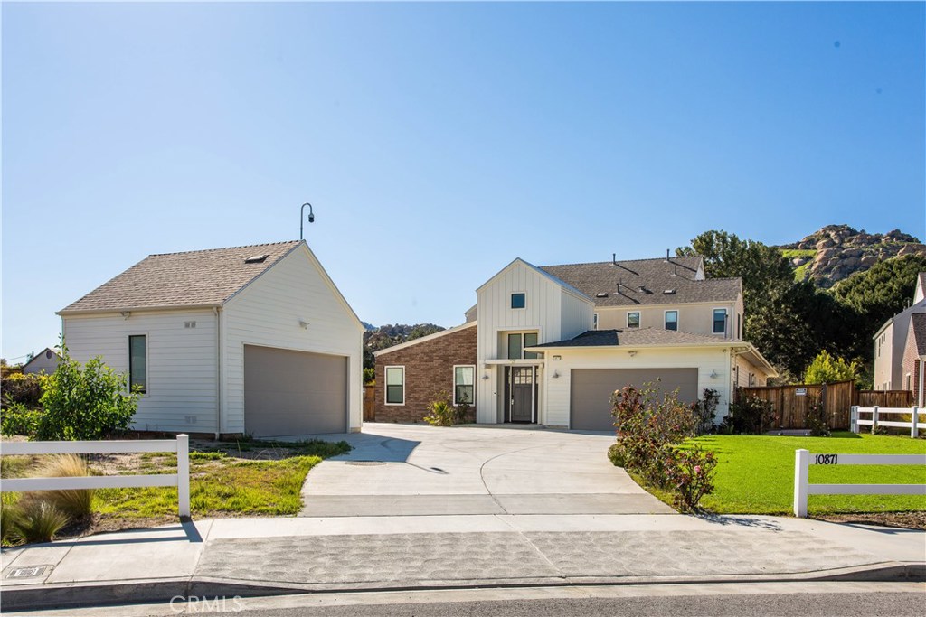 Photo of 10871 BEE, Chatsworth, CA 91311