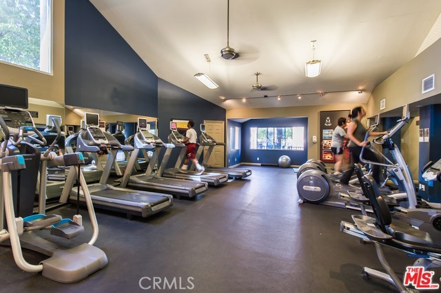 Photo for 5525 Canoga Avenue, 219, Woodland Hills, CA 91367 - Listing #SR-19278251 5525 Canoga Avenue, 219, Woodland Hills, CA 91367