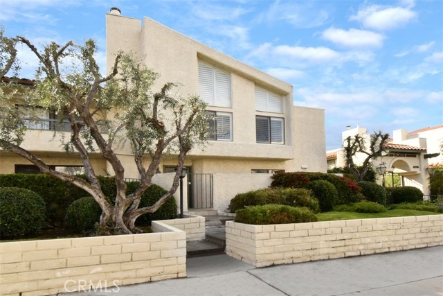 3 Bed Home for Sale in Encino, California