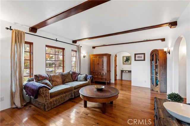 5 Bed Home for Sale in Studio City, California