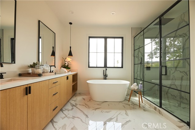 5 Bed Home for Sale in Encino, California