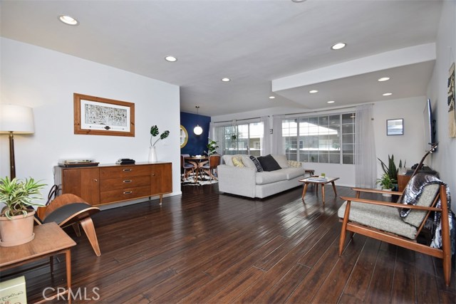 1 Bed Home for Sale in Sherman Oaks, California