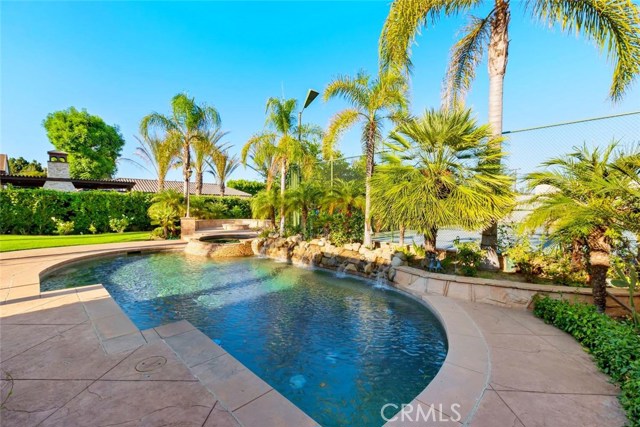 6 Bed Home for Sale in Sherman Oaks, California