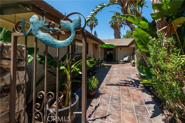 Detail Gallery Image 1 of 1 For 10307 Donna Ave, Northridge,  CA 91326 - 5 Beds | 4 Baths