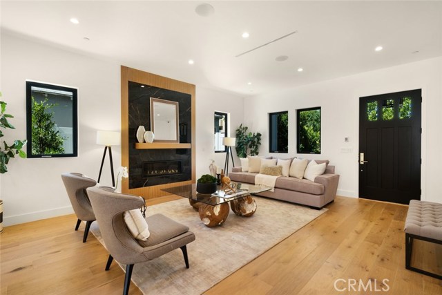 6 Bed Home for Sale in Studio City, California