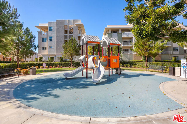 3 Bed Home for Sale in Hawthorne, California