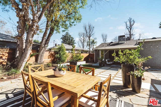 2 Bed Home for Sale in Van Nuys, California