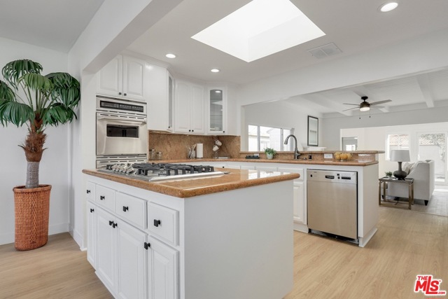 4 Bed Home for Sale in Hawthorne, California