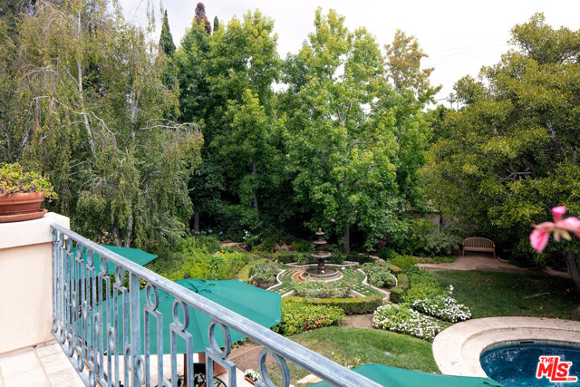 5 Bed Home for Sale in Los Angeles, California