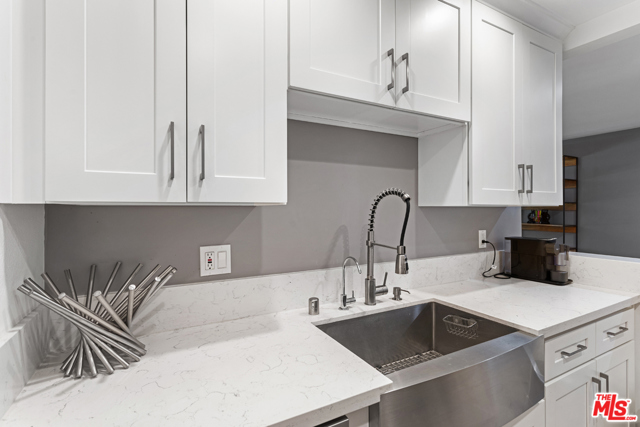 1 Bed Home for Sale in Playa del Rey, California