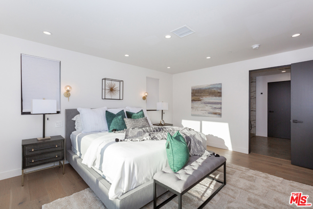 5 Bed Home for Sale in Venice, California