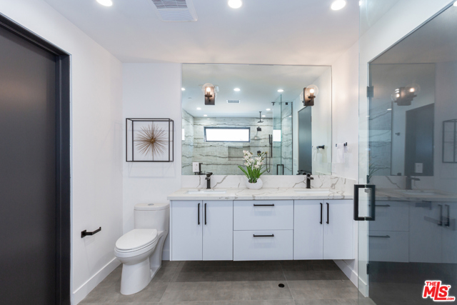 5 Bed Home for Sale in Venice, California