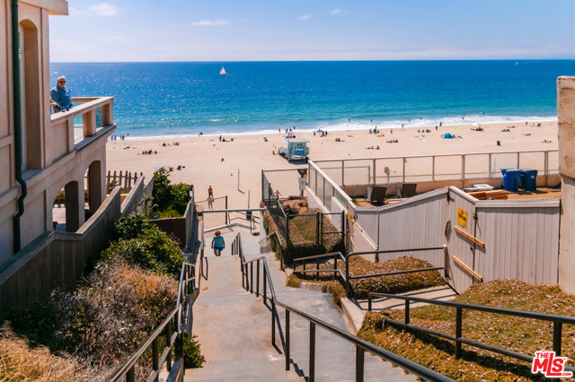 700 Esplanade, Redondo Beach, California 90277, 2 Bedrooms Bedrooms, ,2 BathroomsBathrooms,Residential,Sold,Esplanade,20597126