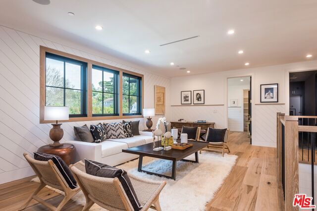 5 Bed Home for Sale in Studio City, California