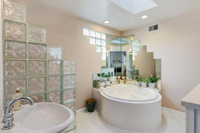 2 Bed Home for Sale in Studio City, California