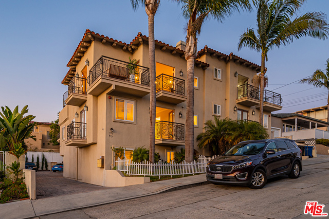 651 9th Street, Hermosa Beach, California 90254, 4 Bedrooms Bedrooms, ,4 BathroomsBathrooms,Residential,Sold,9th,20656988