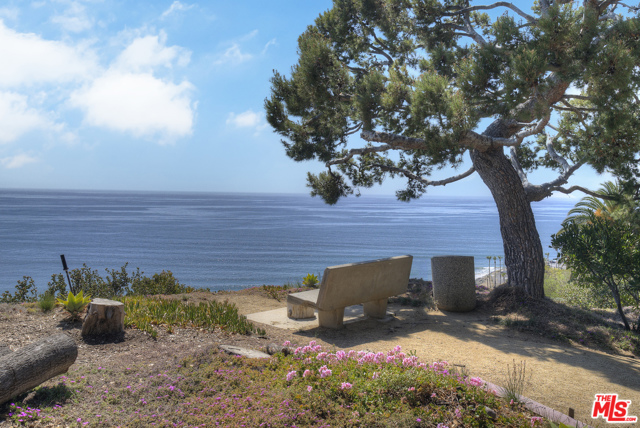 1 Bed Home for Sale in Pacific Palisades, California