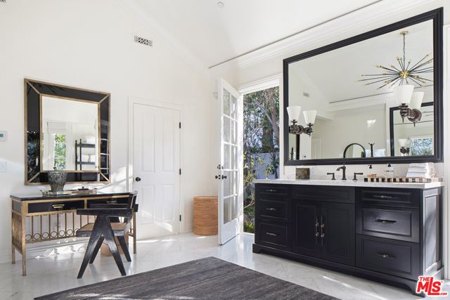 5 Bed Home for Sale in Beverly Hills, California