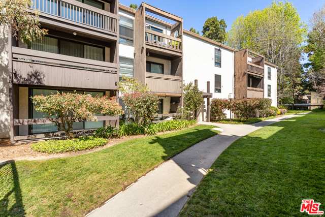 1 Bed Home for Sale in Playa del Rey, California