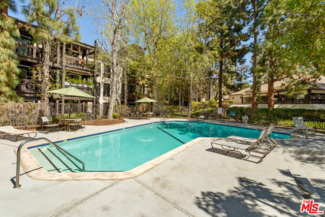 1 Bed Home for Sale in Playa del Rey, California