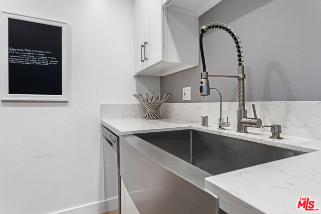 1 Bed Home for Sale in Playa del Rey, California