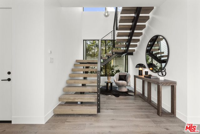 5 Bed Home for Sale in Los Angeles, California