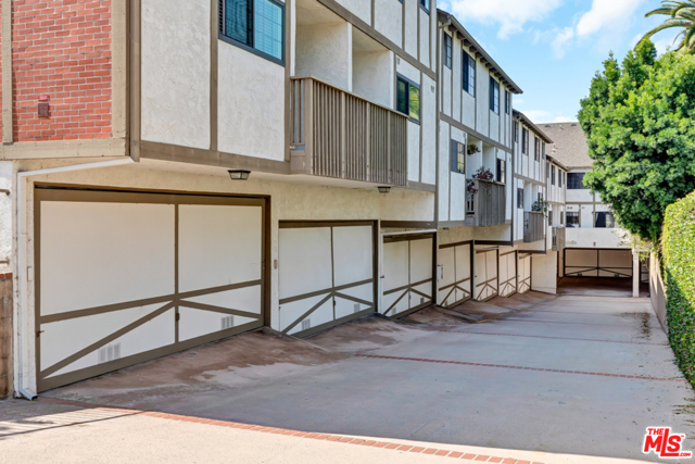 324 Catalina Avenue, Redondo Beach, California 90277, 2 Bedrooms Bedrooms, ,1 BathroomBathrooms,Residential,Sold,Catalina,20625738